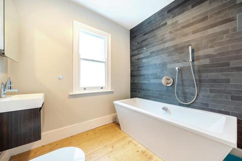 20a Oaksford Avenue, London, SE26 6AR