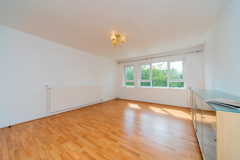 Arundel Terrace, Barnes, London, SW13 2 bed flat £1,746 pcm (£403 pw)