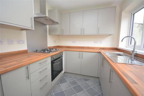 4 bedroom semi-detached house to rent, Whitethorn Gardens, CM2