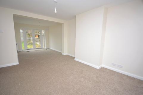 4 bedroom semi-detached house to rent, Whitethorn Gardens, CM2