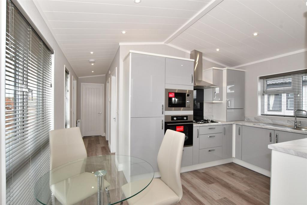 Kitchen/Dining Area