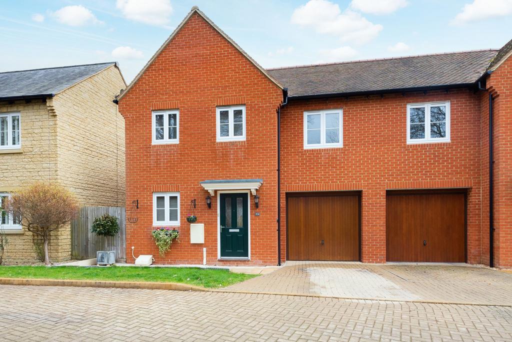 Hazeldene Close, Eynsham, OX29 3 bed semidetached house £425,000