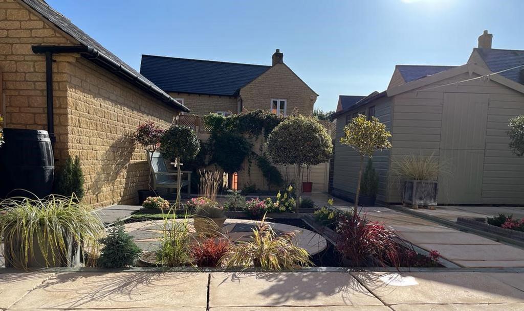 Hazeldene Close, Eynsham, OX29 3 bed semidetached house for sale £