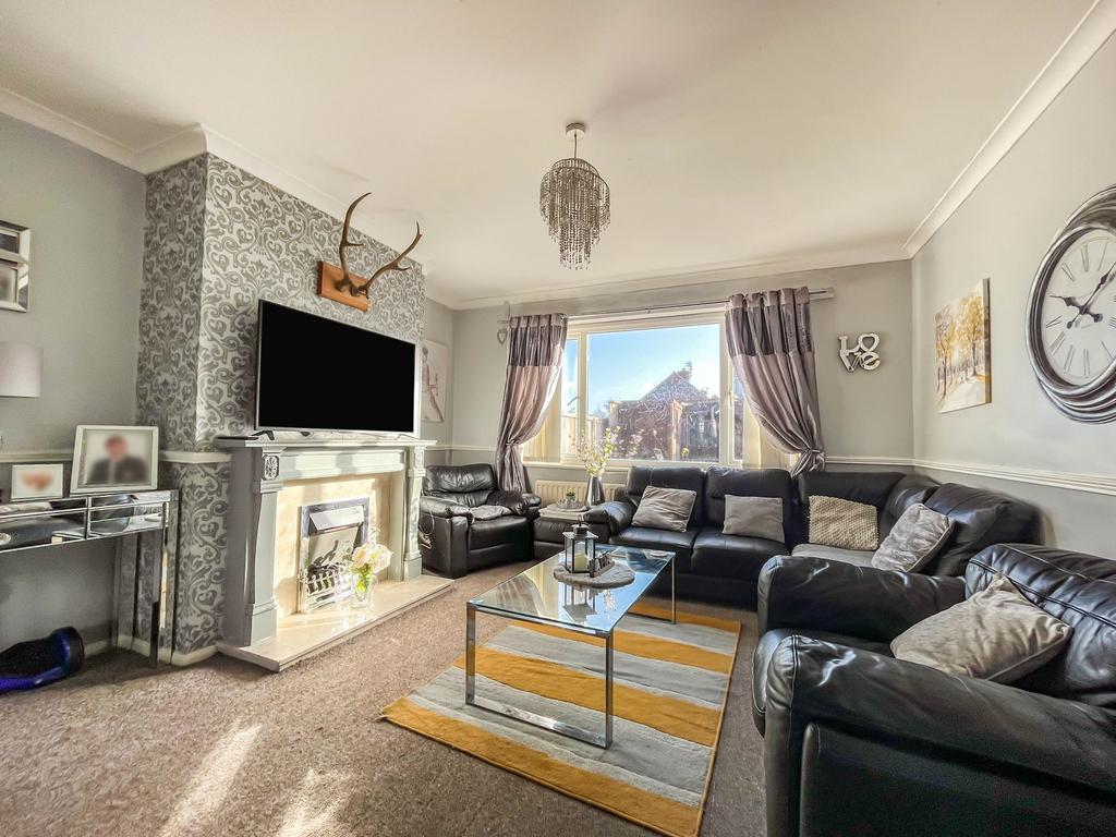 Lounge/Dining Room