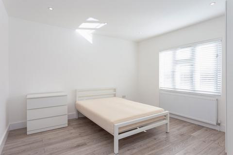 3 bedroom flat to rent, Holcombe Road, London, N17