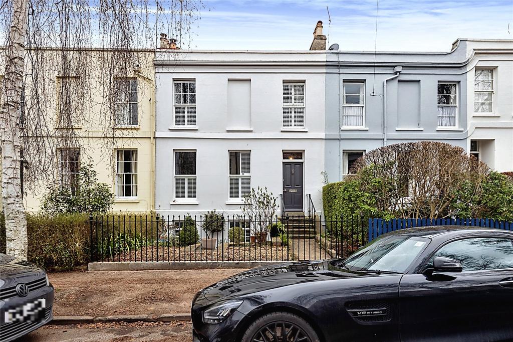 Gratton Road, Cheltenham... 3 bed terraced house £2,300 pcm (£531 pw)