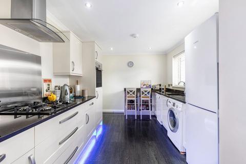1 Fairview, Potters Bar, EN6 1ND