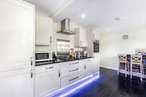 1 Fairview, Potters Bar, EN6 1ND
