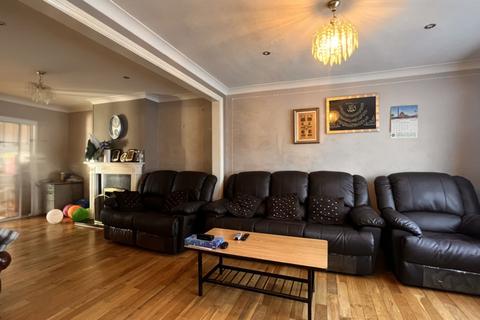 4 bedroom terraced house for sale, Review Road, Neasden, NW2