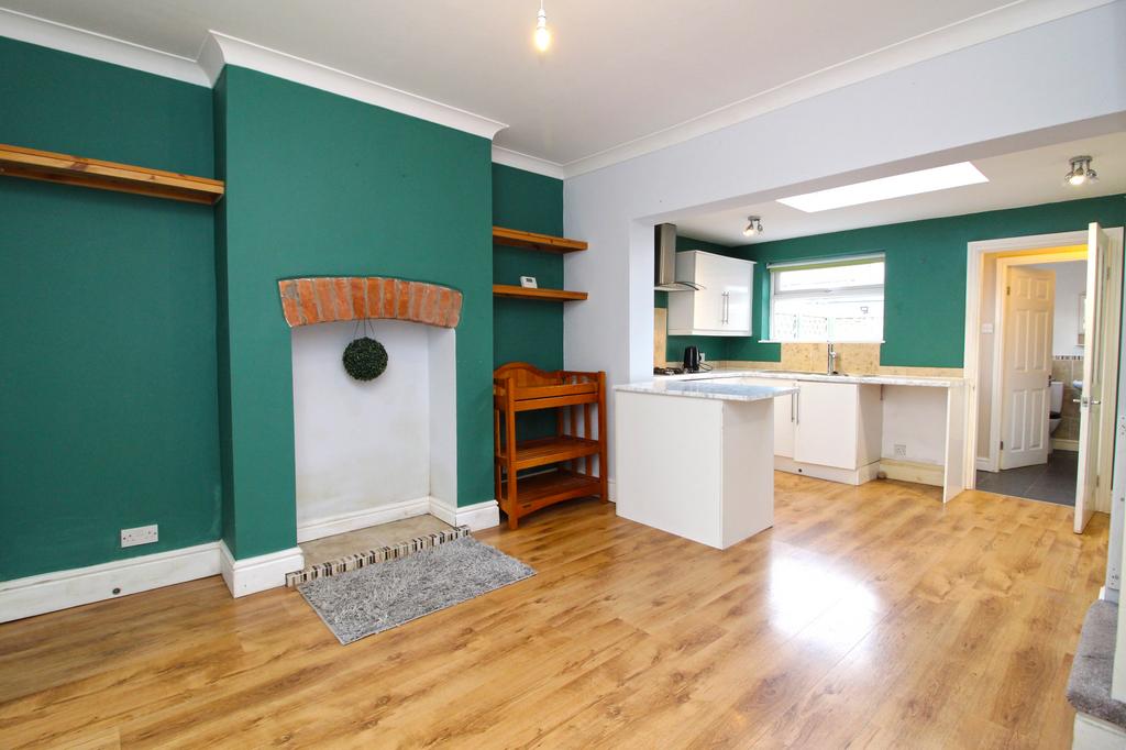 Denton Street, HU17 OPX 2 bed end of terrace house for sale £140,000