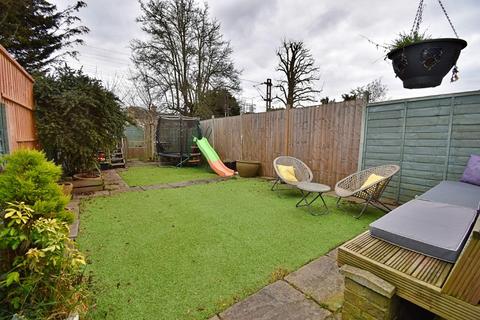 3 bedroom terraced house for sale - Winchester Road, Highams Park, London. E4 9LH
