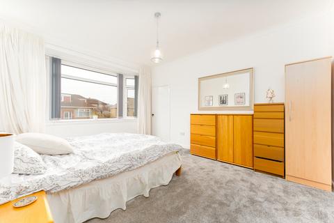 65 Lothian Drive, Clarkston, Glasgow, G76 7NA
