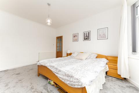 65 Lothian Drive, Clarkston, Glasgow, G76 7NA