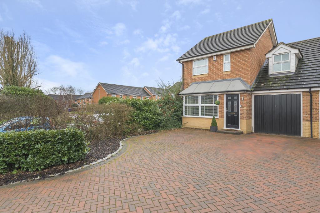 Hallbrooke Gardens Binfield Rg42 3 Bed Link Detached House £2 000