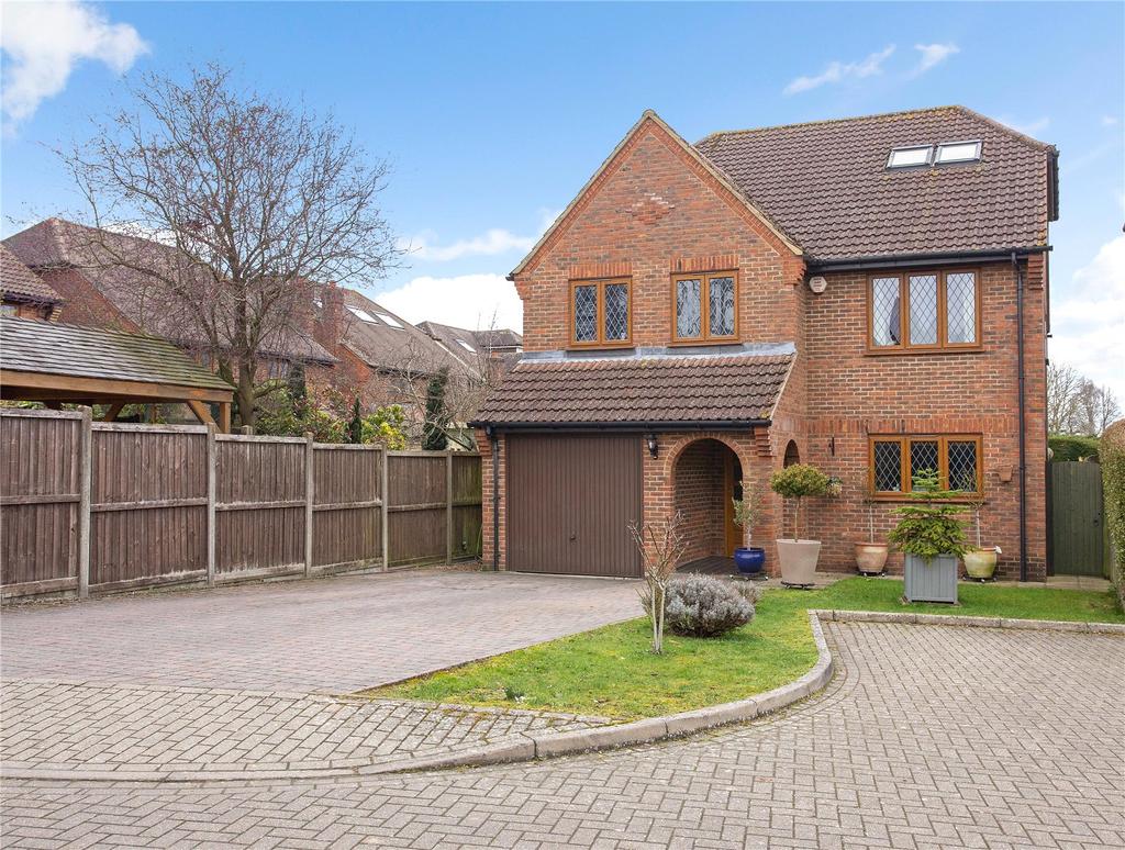 Redfield Close, Redbourn, Hertfordshire, AL3 5 bed detached house £