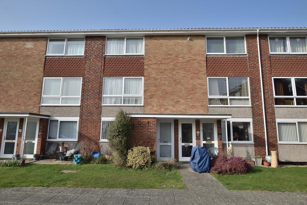 Forest Court, New Milton, Hampshire.... 2 bed £199,950