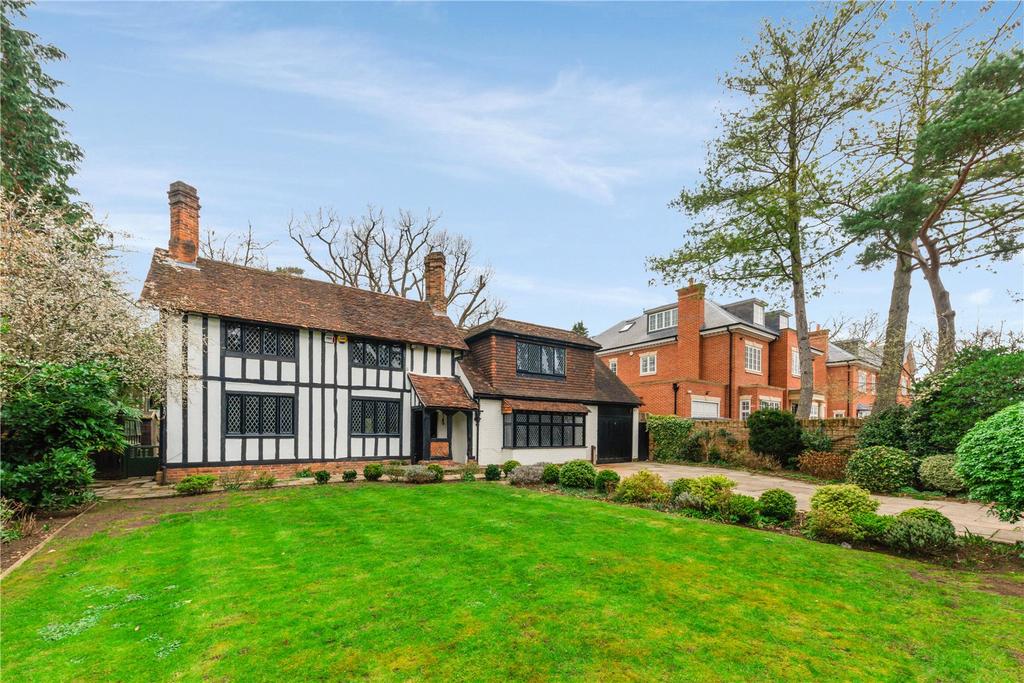 Coombe Hill Road, Kingston upon Thames 3 bed detached house £4,750