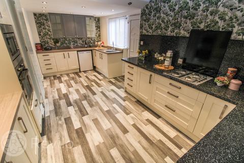 4 bedroom detached bungalow for sale - Lynnwood Drive, Cutgate, OL11