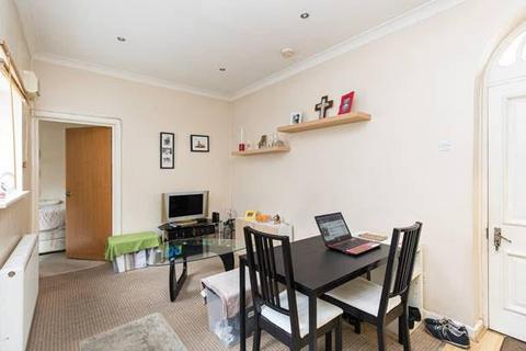 1 bedroom flat to rent, 1 bed in Victoria Park Place, Winton