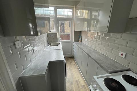 2 bedroom flat for sale - First Floor Flat, 1 Pound Place, Eltham, London