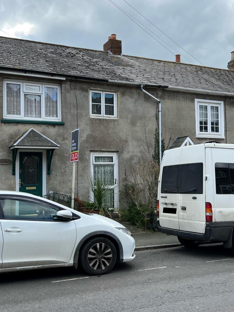 30 Albert Street, Ventnor, Isle of Wight 2 bed terraced house £70,000