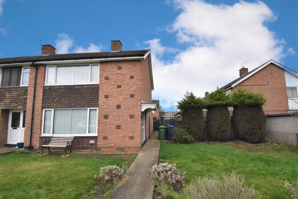 Oak Grove, Northallerton 2 bed end of terrace house £165,000