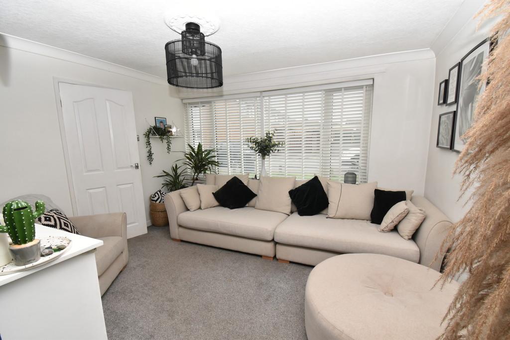 Oak Grove, Northallerton 2 bed end of terrace house £165,000