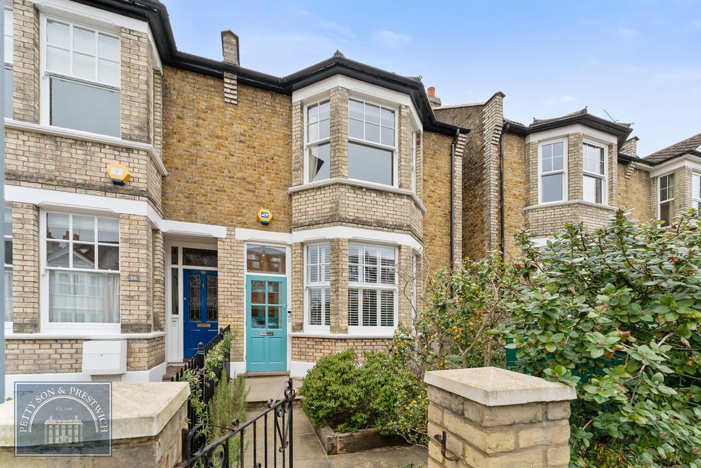 Wellington Road, Wanstead 4 bed semidetached house £1,075,000