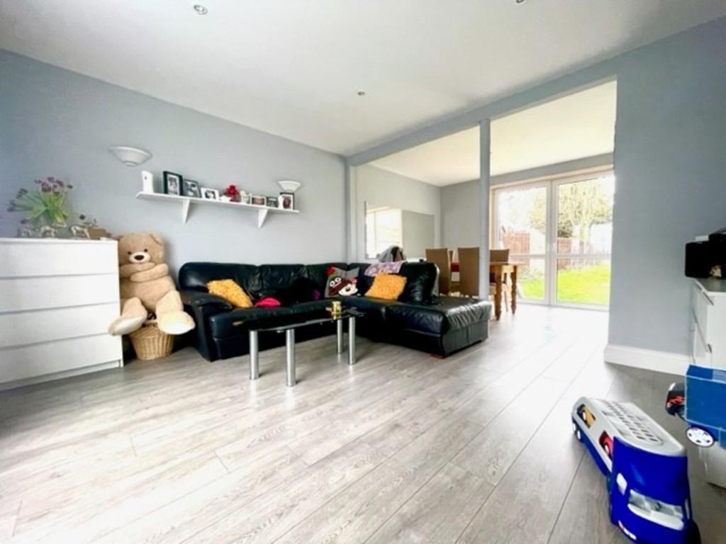 Carmelite Road, Harrow Weald 3 bed semidetached house for sale £400,000