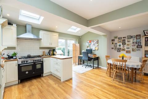 1 Dodds Park, Brockham, Betchworth, RH3 7LD