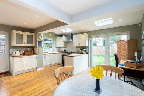 1 Dodds Park, Brockham, Betchworth, RH3 7LD