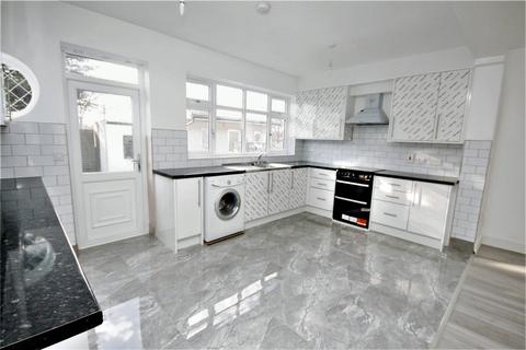 3 bedroom terraced house to rent, Thornton Road, Ilford, IG1