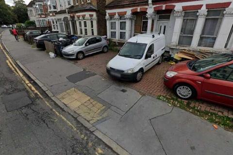 Parking to rent, Lodge Road, Croydon CR0