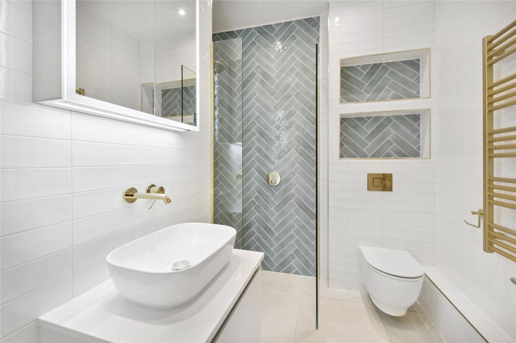 En-Suite Bathroom