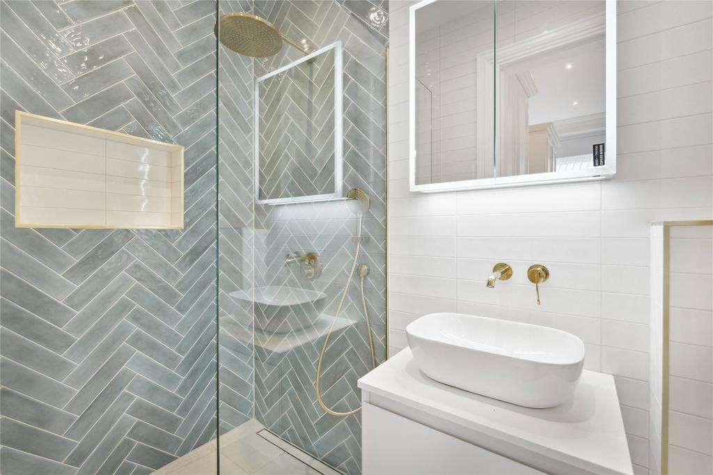 En-Suite Bathroom