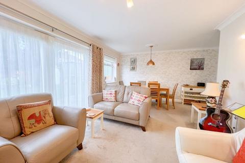 68 Aldridge Road, Streetly, Sutton Coldfield, B74 3TS