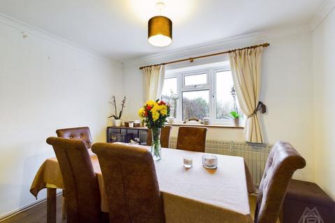 39 Claydon Crescent, Basildon, SS14 2HE