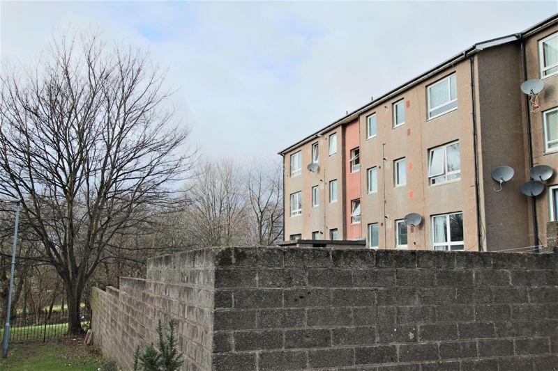 Thurso Crescent, Dundee 2 bed flat £60,000