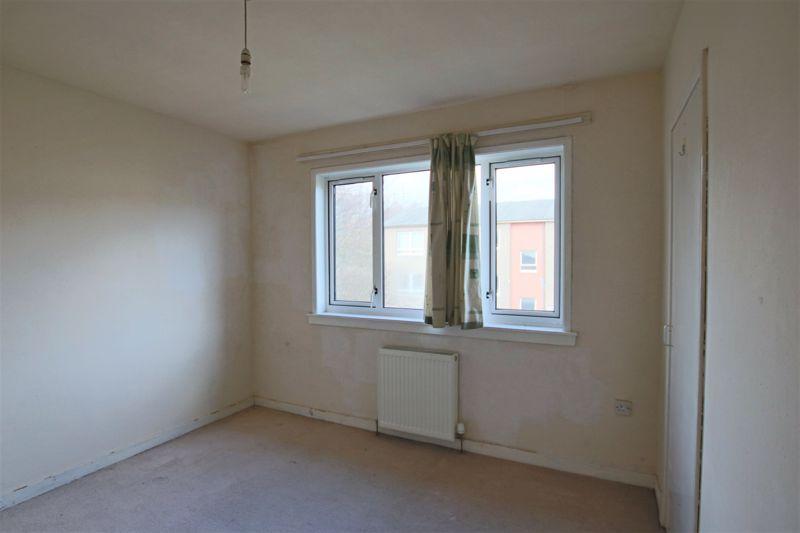 Thurso Crescent, Dundee 2 bed flat £60,000