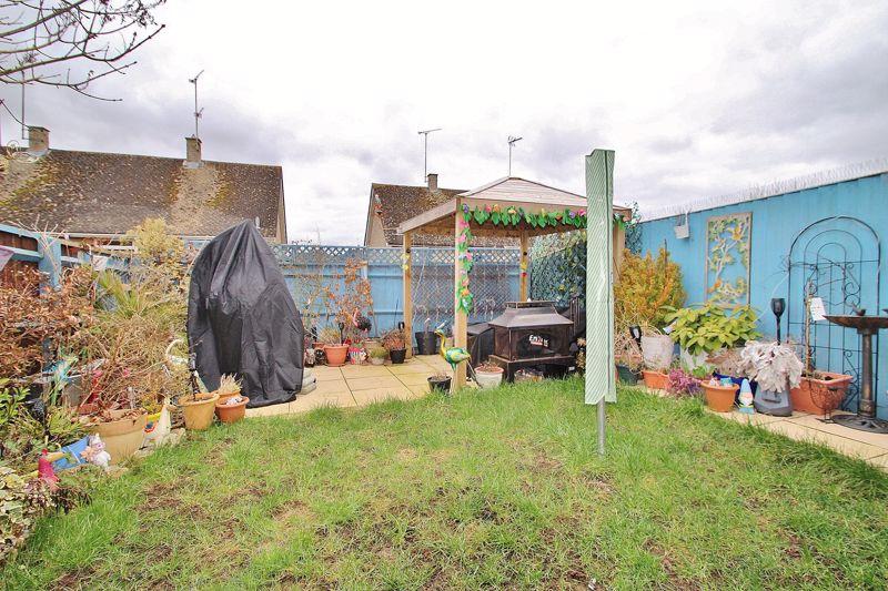 FARMERS CLOSE, Witney OX28 1NS 3 bed semidetached house £299,950