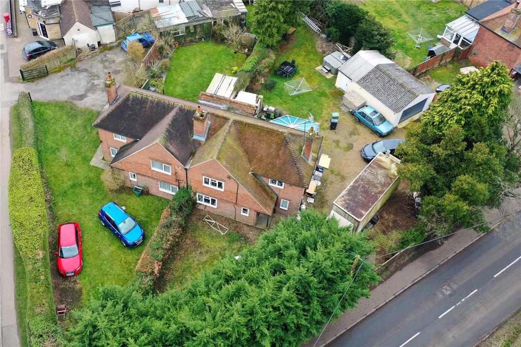 Goring Road, Woodcote, Reading, Oxfordshire, RG8 3 bed semidetached house for sale £450,000
