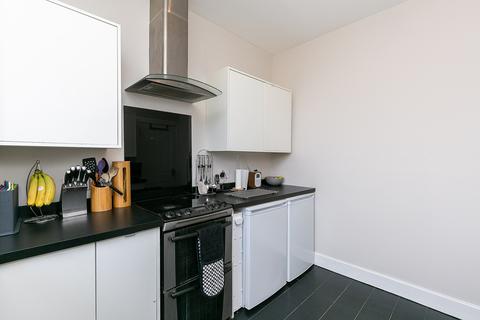 153/2 Restalrig Road, Edinburgh, EH7 6HW