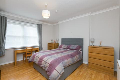 153/2 Restalrig Road, Edinburgh, EH7 6HW