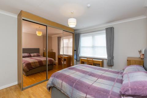 153/2 Restalrig Road, Edinburgh, EH7 6HW