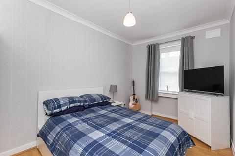 153/2 Restalrig Road, Edinburgh, EH7 6HW