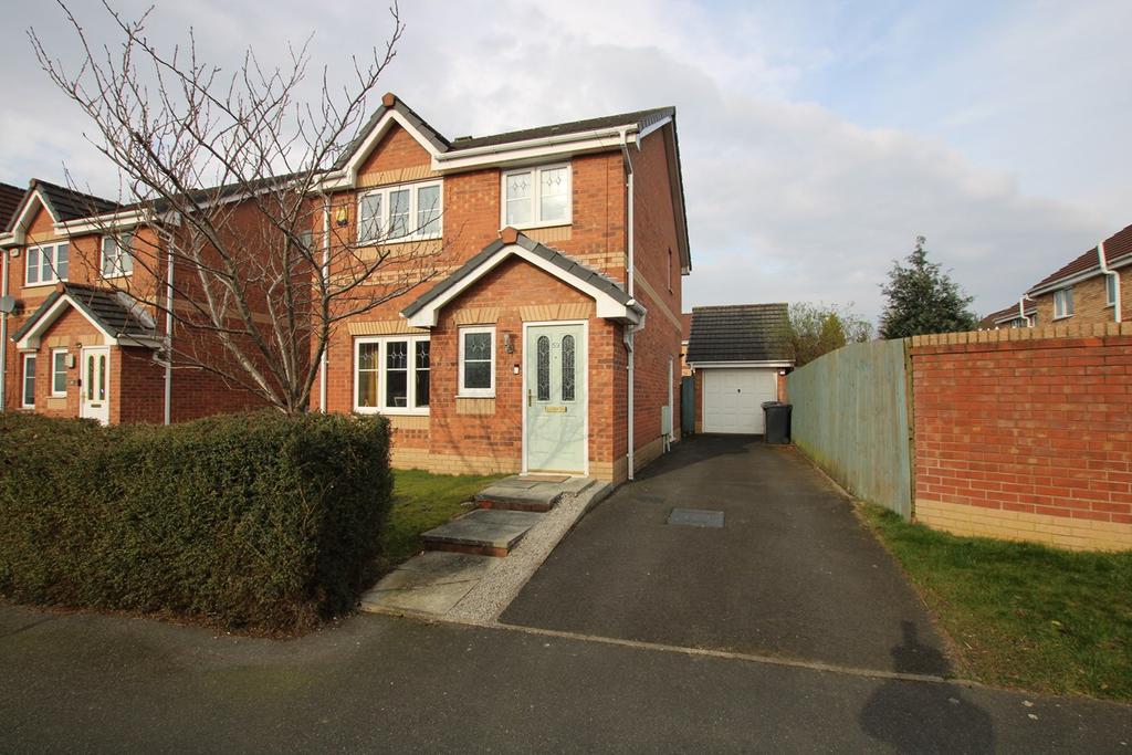 Rixtonleys Drive, Irlam, Manchester, M44 3 bed detached house £300,000
