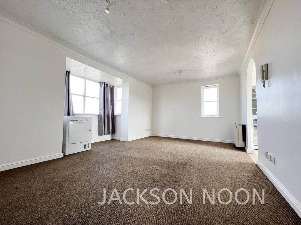 Farriers Road, Epsom, KT17 2 bed property £1,450 pcm (£335 pw)