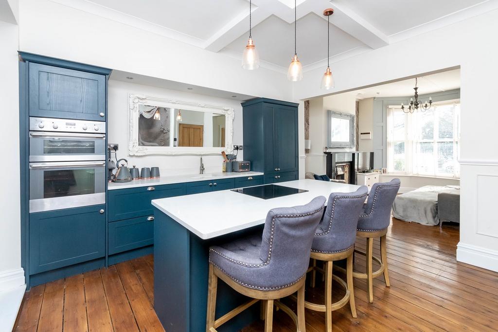 Manchester Road, Warrington, WA1 4 bed terraced house for sale £250,000