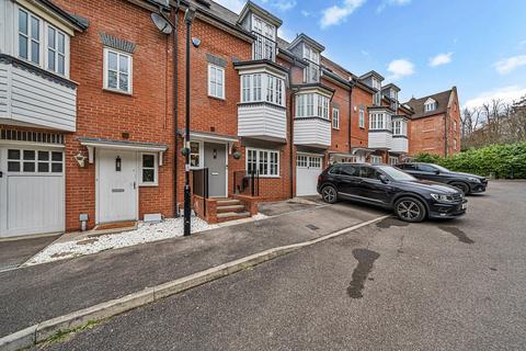 33 Greensleeves Drive, Warley, Brentwood, CM14 5WD