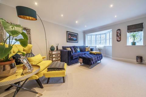 33 Greensleeves Drive, Warley, Brentwood, CM14 5WD